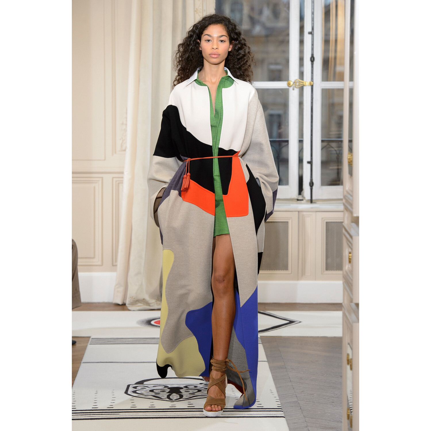 Фото Schiaparelli SPRING 2018 COUTURE Paris PFW коллекция fw 2018 Schiaparelli лето 2018 неделя высокой моды в Париже Mainstyles